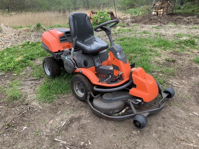 16馬エンジン　ハスクバーナ LT-130　　乗用タイプ　芝刈り機　引き取り限定 16馬エンジン ハスクバーナ LT-130 乗用タイプ 芝刈り機 引き取り限定