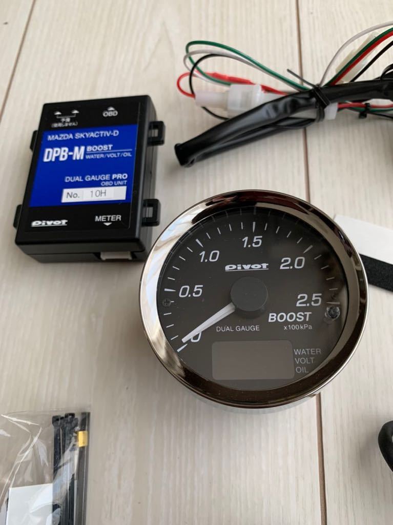 Pivot デュアルゲージプロ DPB ブースト&水温計 OBD接続 Pivot デュアルゲージプロ DPB ブースト&水温計 OBD接続 Pivot