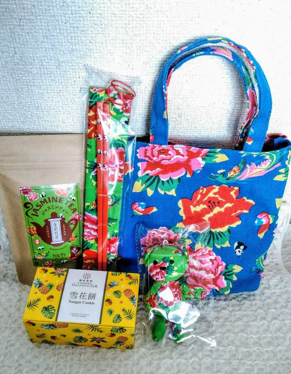 新品 Kaldi カルディコーヒー 台湾 客家柄ミニバッグ 青 5点セット パンダ柄 花布袋 トートバッグ の落札情報詳細 ヤフオク落札価格情報 オークフリー スマートフォン版
