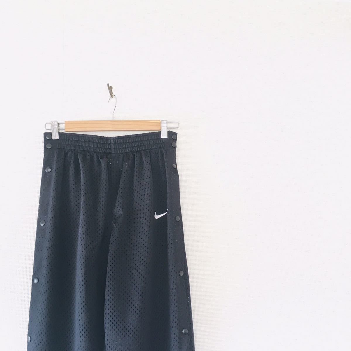 90s 90年代 ビンテージ Nike ナイキ シルバータグ メッシュ サイドボタン パンツ ブラック 黒 古着 ヴィンテージ レア スウッシュ 刺繍 の落札情報詳細 ヤフオク落札価格情報 オークフリー スマートフォン版