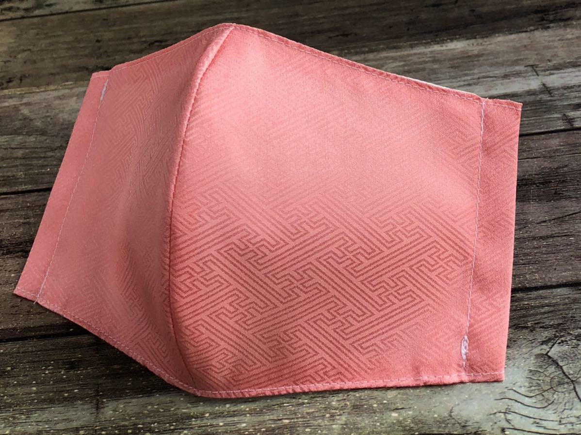 新品 送料無料 ハンドメイド マスクカバー 和柄 りんず 紗綾形 唐紅 薄ピンク 大きめ ポリエステル100 の落札情報詳細 ヤフオク落札価格情報 オークフリー スマートフォン版