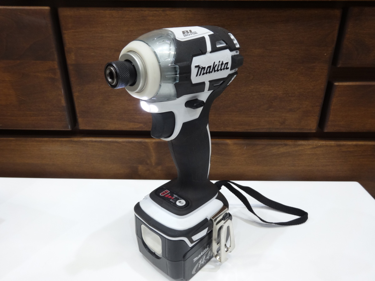 makitaマキタ TD137D インパクトドライバー バッテリー2個付き makitaマキタ TD137D インパクトドライバー バッテリー2個付き
