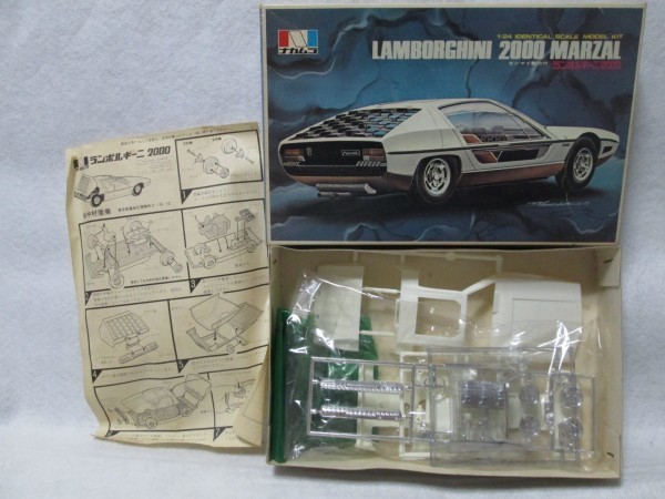 ナカムラ社製の1/24スケールプラモデル「ランボルギーニ・マルツァル 2000」 ナカムラ 1/24 ランボルギーニ 2000 マルツァルmarzal 未組立