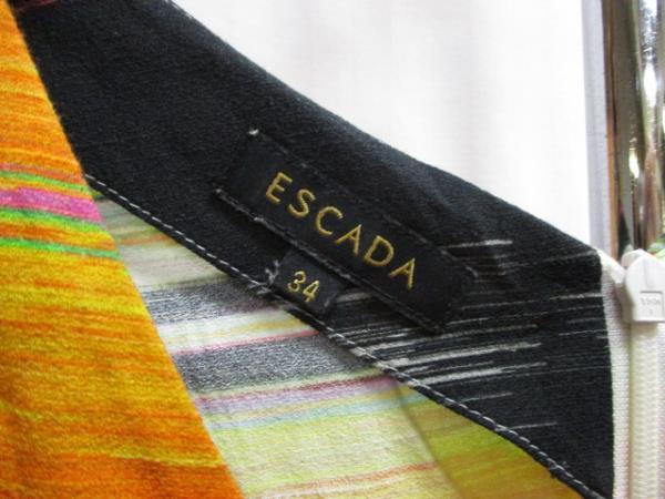 Escada エスカーダ ワンピース Size３４ カラフルデザインワンピース X の落札情報詳細 ヤフオク落札価格情報 オークフリー スマートフォン版