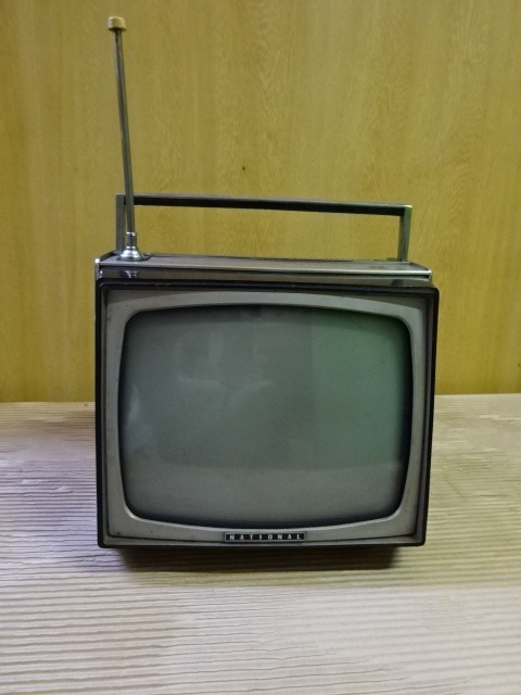 昭和レトロ 1965年 ナショナル 9型 ポータブル トランジスターテレビ