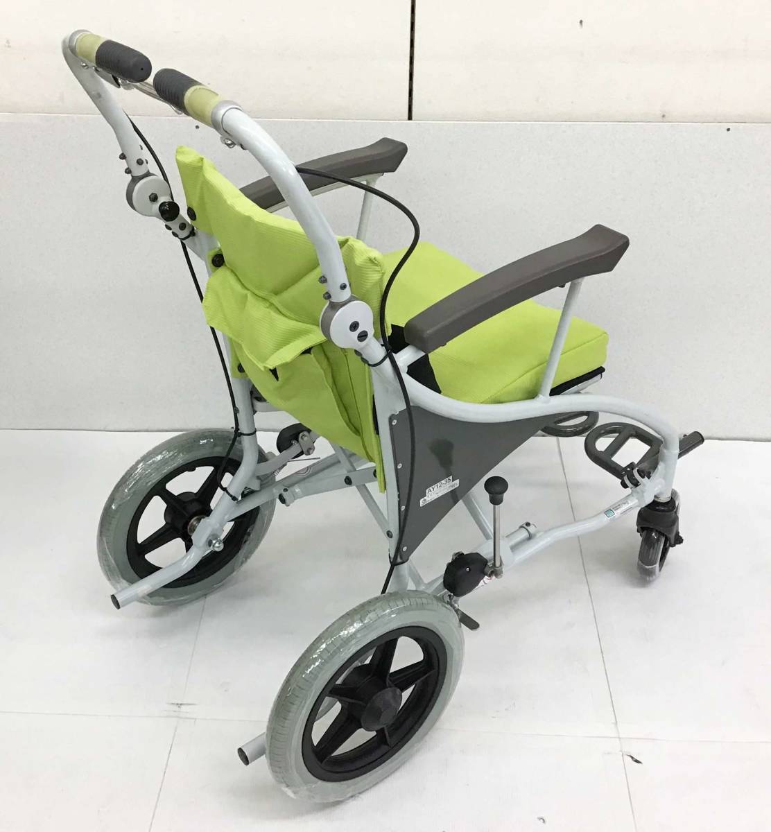 介助用車いす AY12-35　歩行器としても利用可能　ベルト付　カワムラサイクル 美品】あい&ゆうき 歩行補助兼用車椅子12インチAY12-35