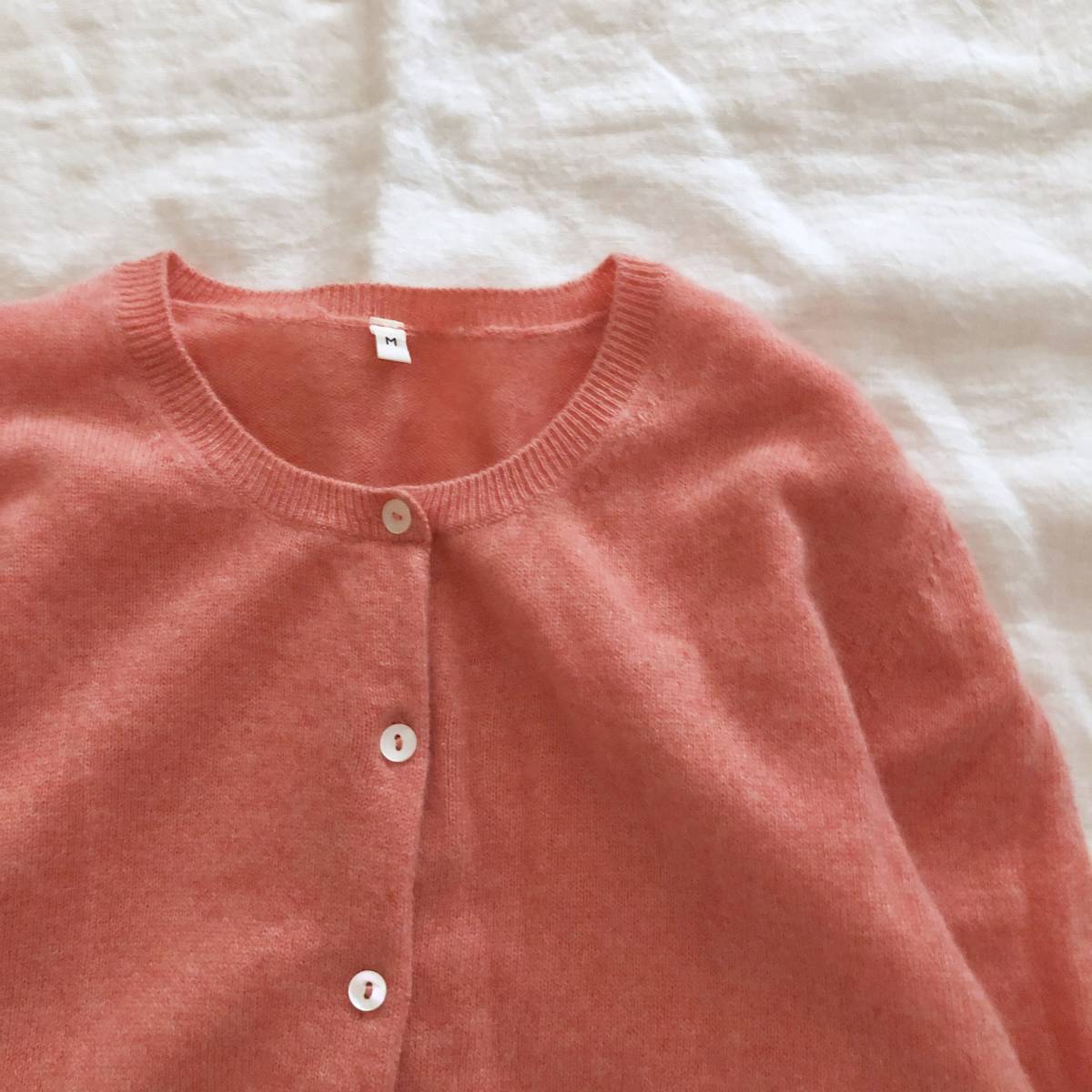 Muji 無印良品 可愛い色です さし色にも カシミヤクルーネックカーディガン カシミヤ100 の落札情報詳細 ヤフオク落札価格情報 オークフリー スマートフォン版