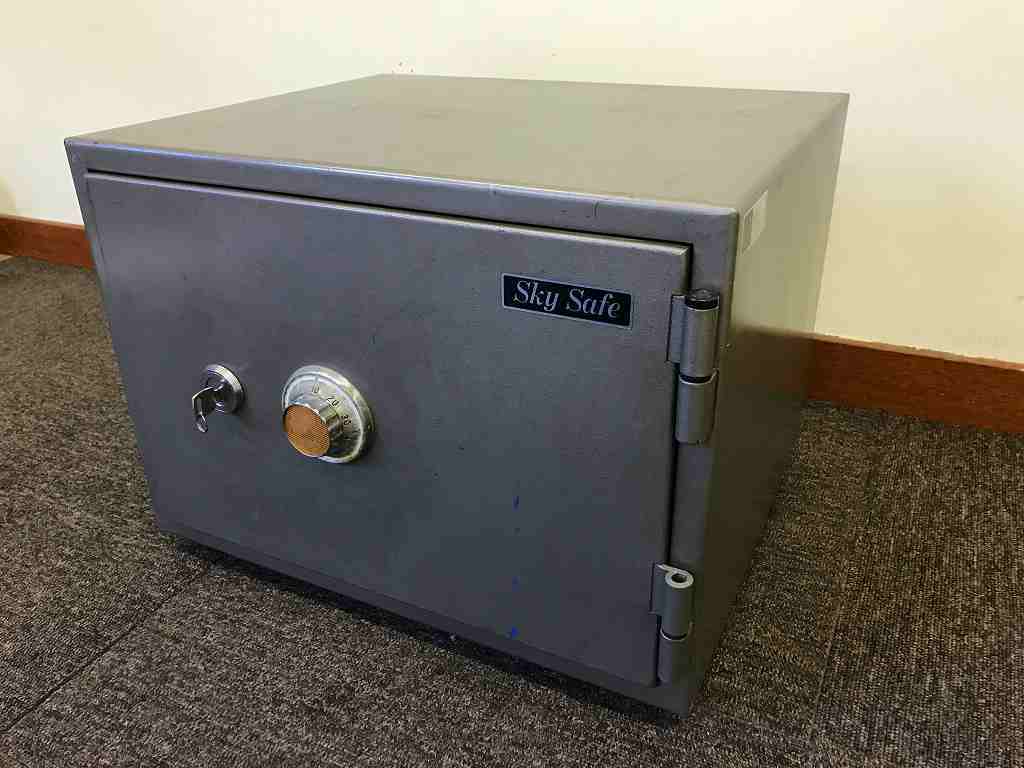 中古 Skysafe スカイセーフ 耐火 耐衝撃金庫 日本製 鍵付き 幅48cm 奥行き40 5cm 高さ36 5cm 重さ43kg 直接引き取り可 の落札情報詳細 ヤフオク落札価格情報 オークフリー スマートフォン版