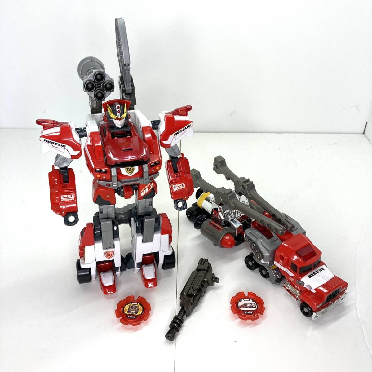 ブレイブヘッド　ブレイブバックドラフト　ファイヤートラック　トミカ 未開ハイパーレスキュー ドライブヘッドブレイブバックドラフト