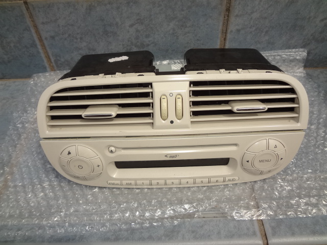 即発送❗️ フィアット500 純正 オーディオ エアコン 吹出口セット 即発送❗️ フィアット500 純正 オーディオ エアコン 吹出口セット