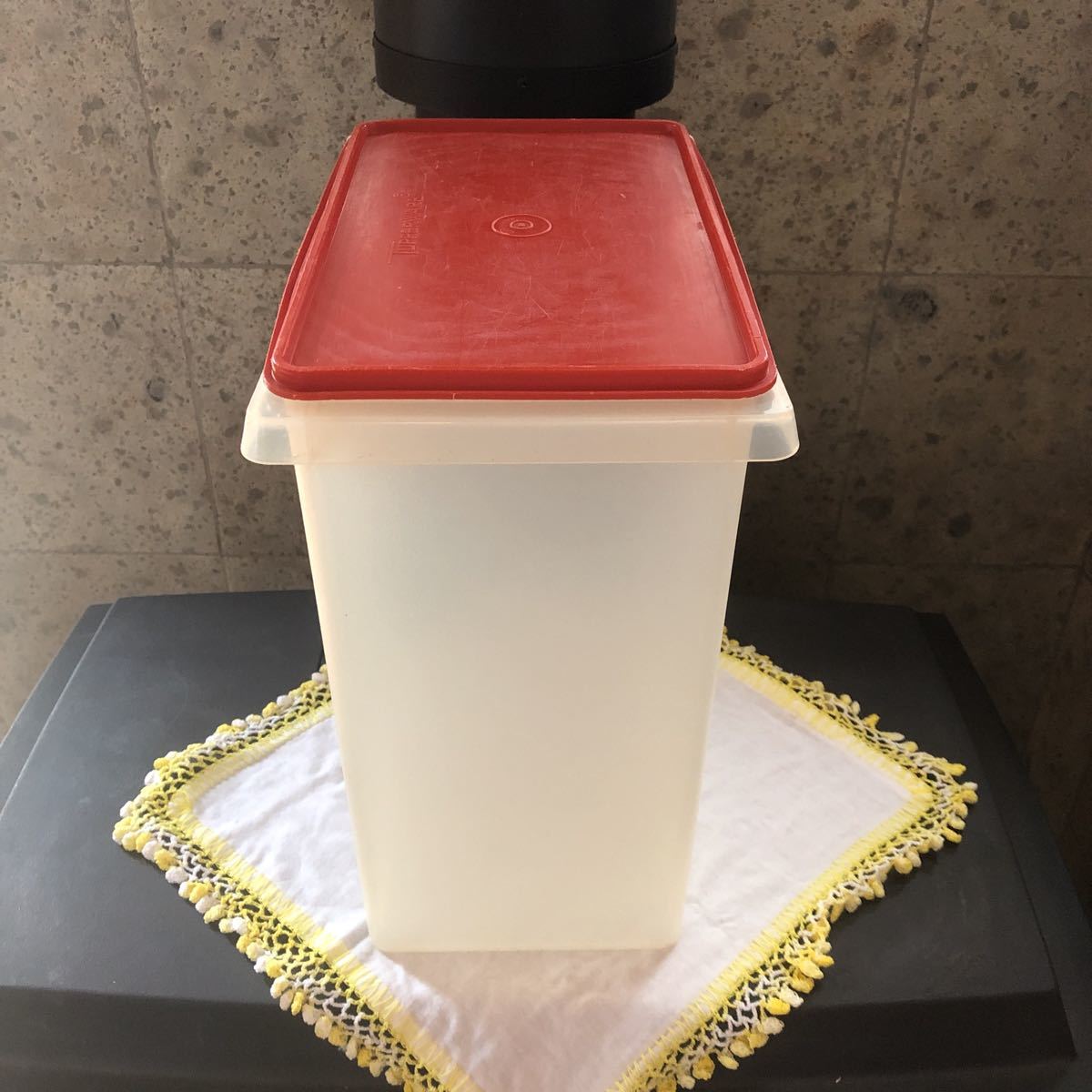 やや傷や汚れあり】Tupperware タッパーウェア 蓋付 保存容器 米びつの