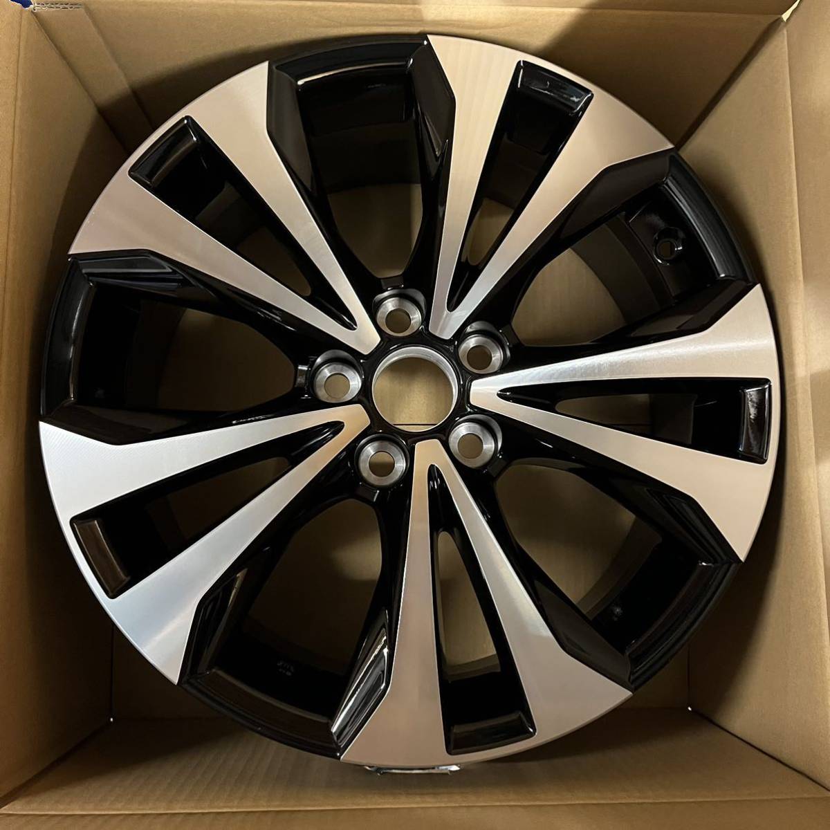 LEXUS NX 純正ホイール 1本 未使用新品 レクサス 18インチ NX 10系 LEXUS NX 純正ホイール 1本 未使用新品 レクサス 18インチ NX 10系