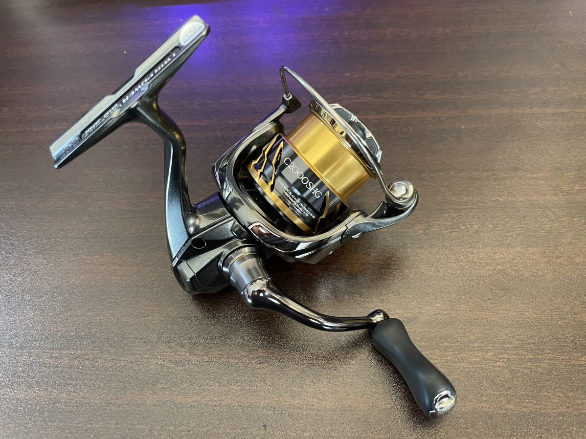 美品　SHIMANO ULTEGRA C2000SHG リール　替えスプール付き 目立った傷や汚れなし】美品！ シマノ 20ツインパワー C2000SHGエリア