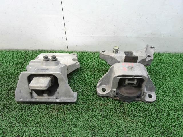 nismo 強化エンジンマウント S13 シルビア&180SX 左右セット 新品 Amazon | nismo (ニスモ) 強化エンジンマウント (フロント左側用) 日産