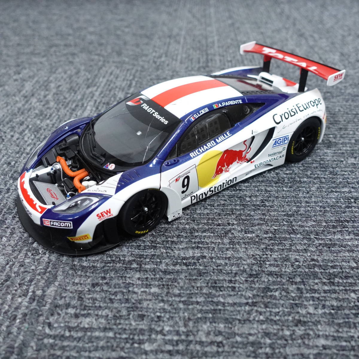 オートアート1/18 マクラーレンF1 マグネシウムシルバー