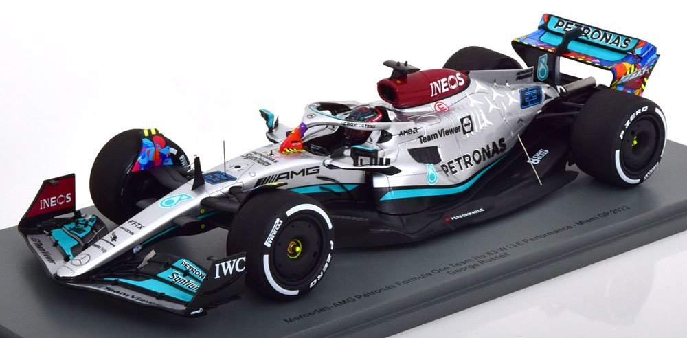 Spark Mercedes AMG F1 Team Mini-Helm 1:5 - George Russell 2025 Edition Offiziell