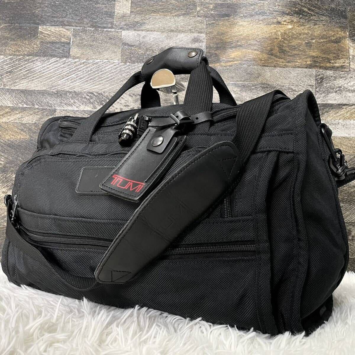 極美品 TUMI 2way オールレザー ボストンバッグ ショルダー 大容量 黒 極美品 TUMI トゥミ ボストンバッグ 2way ショルダー 旅行 出張