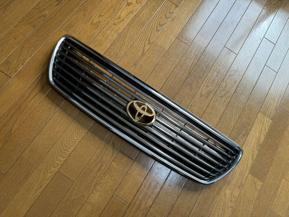 30セルシオ UCF30 UCF31 フロントグリルゴールドエンブレム付き 中古 UCF30 UCF31 セルシオ 30系 後期純正フロントグリル ゴールド