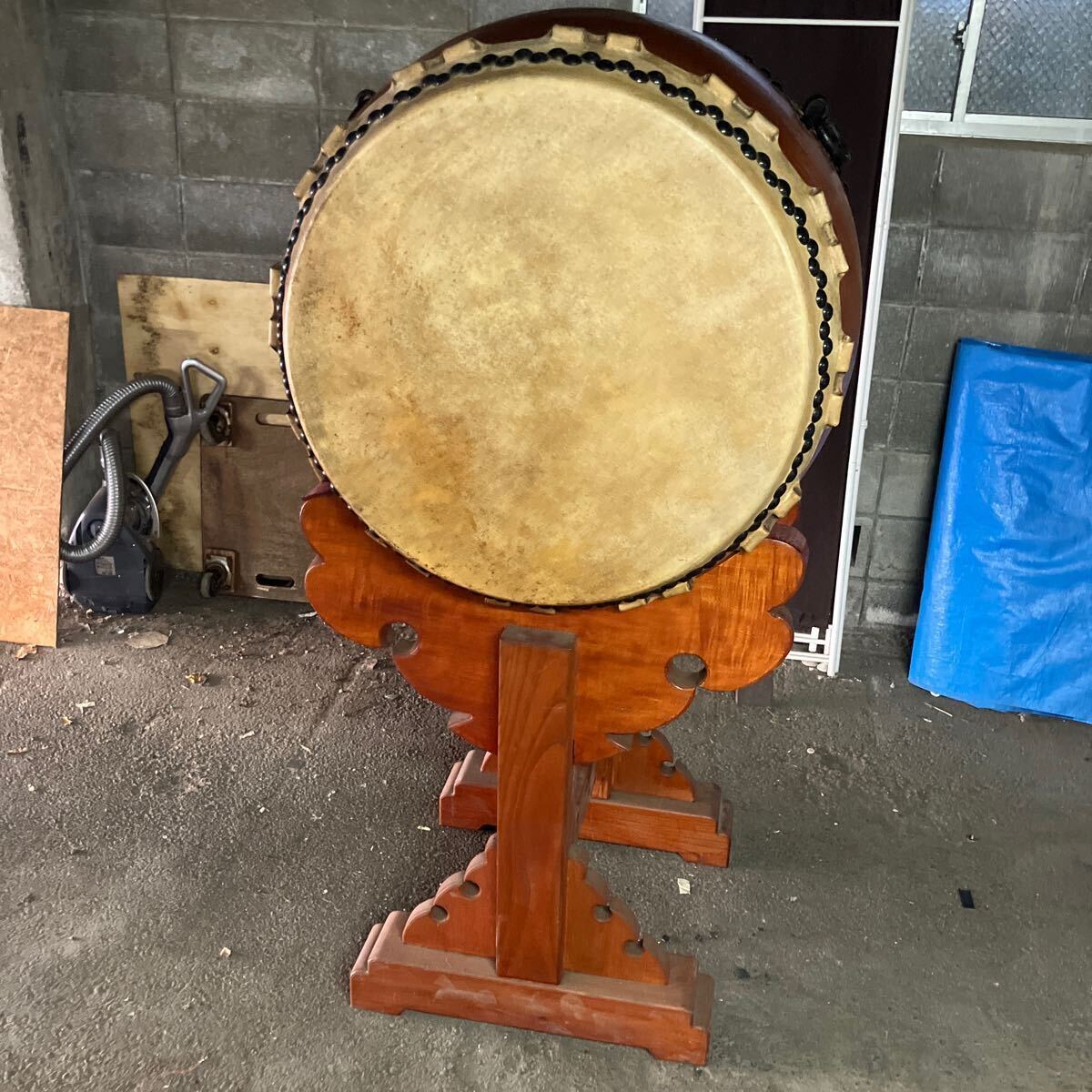 【新品・未使用】　牛革　和太鼓 1.4尺・バチ付き・台付き　　祭り 新品・未使用】 牛革 和太鼓 1.4尺・バチ付き・台付き 祭り 新品