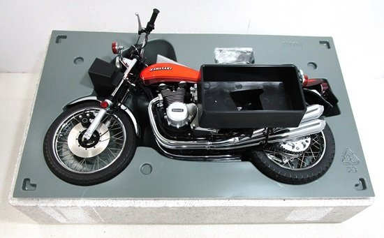 希少！！ オートアート 1/6 カワサキ 750RS Z2 【公式通販】
