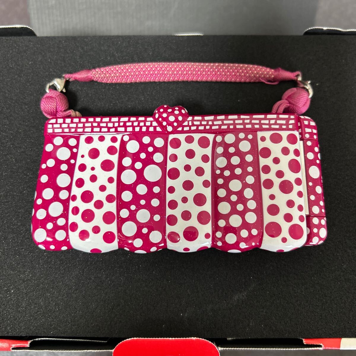 新品】【稀少】草間彌生 携帯電話 iida Art Editions YAYOI KUSAMA