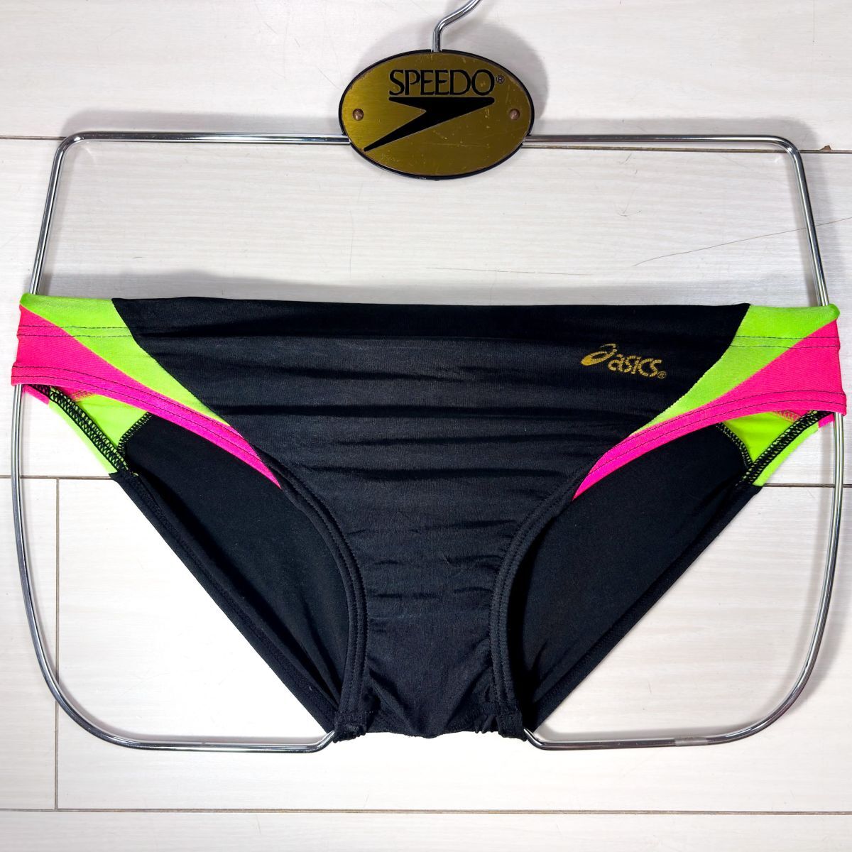 アリーナ　競パン　ブーメラン型競泳水着　人気の廃盤モデル レトロデザイン　サイドアリーナマーク　ピンク