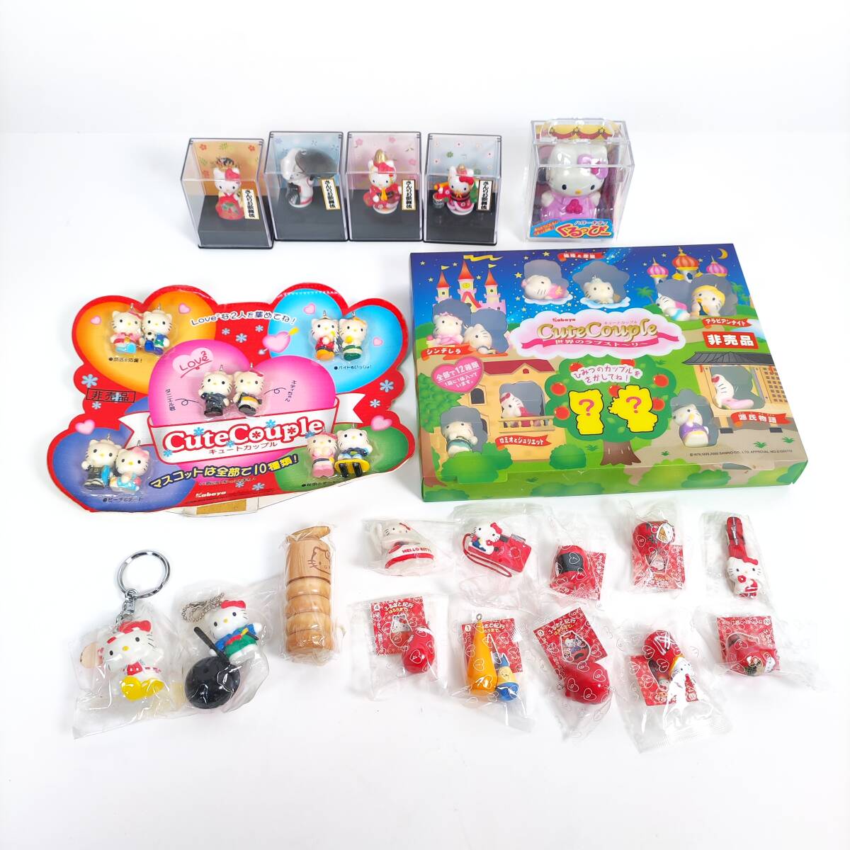 新品】【未使用・タグ付】□ハローキティ 十二支 水入り丸玉根付け