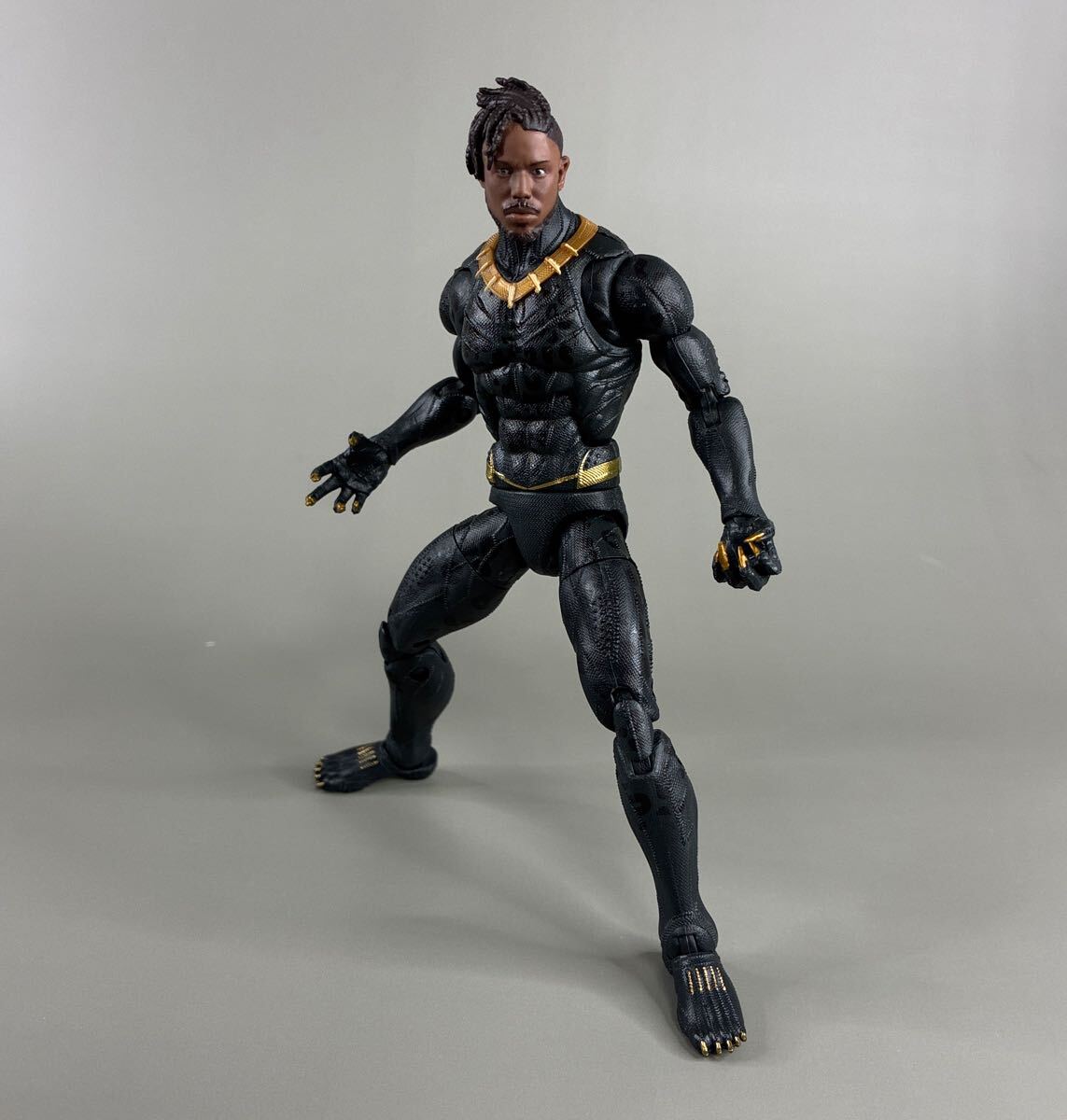 新品】ホットトイズ 1/6 ブラックパンサー エリック・キルモンガーの