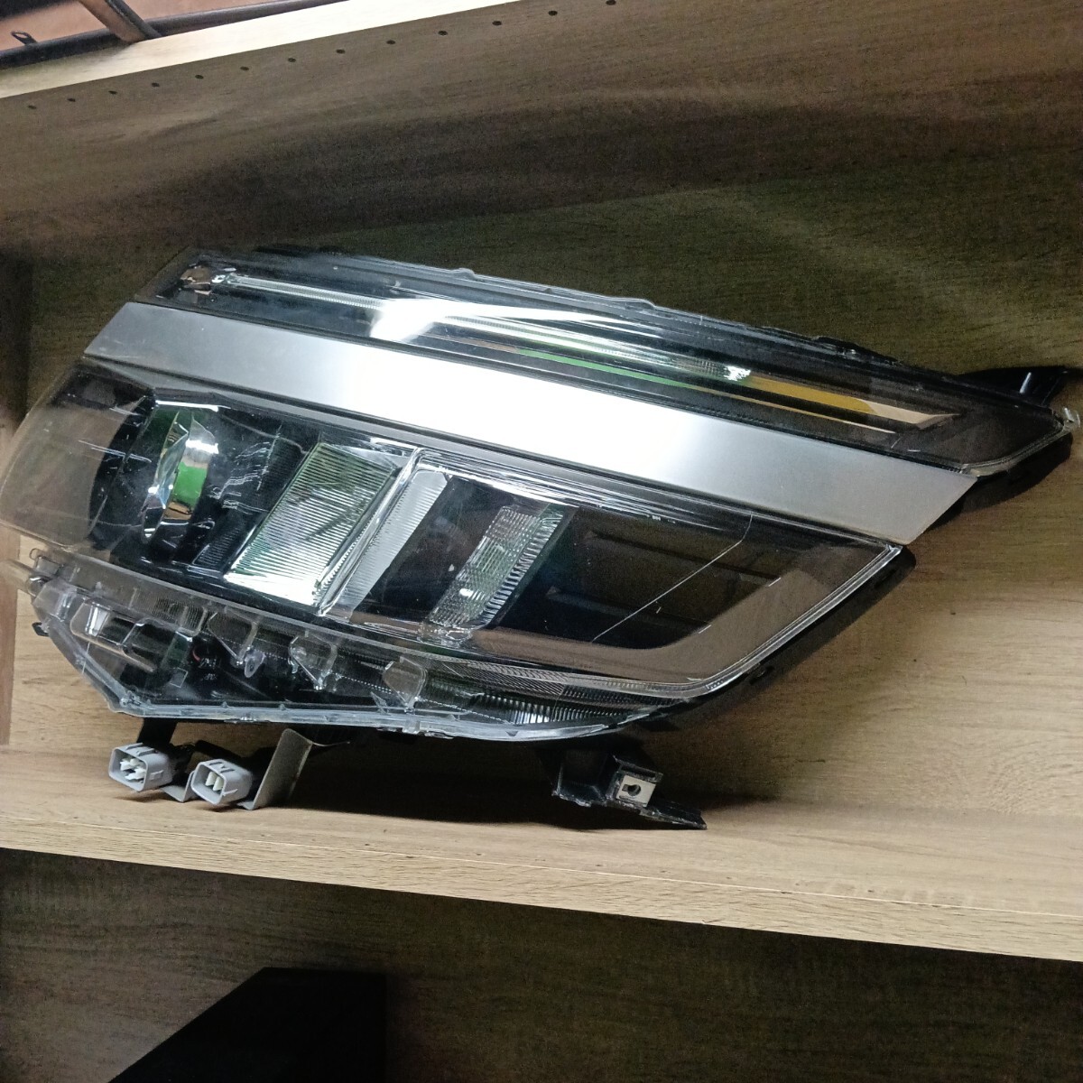 中古美品 30系 アルファード 後期 右ヘッドライト 3眼 ICHIKOH 58‐91
