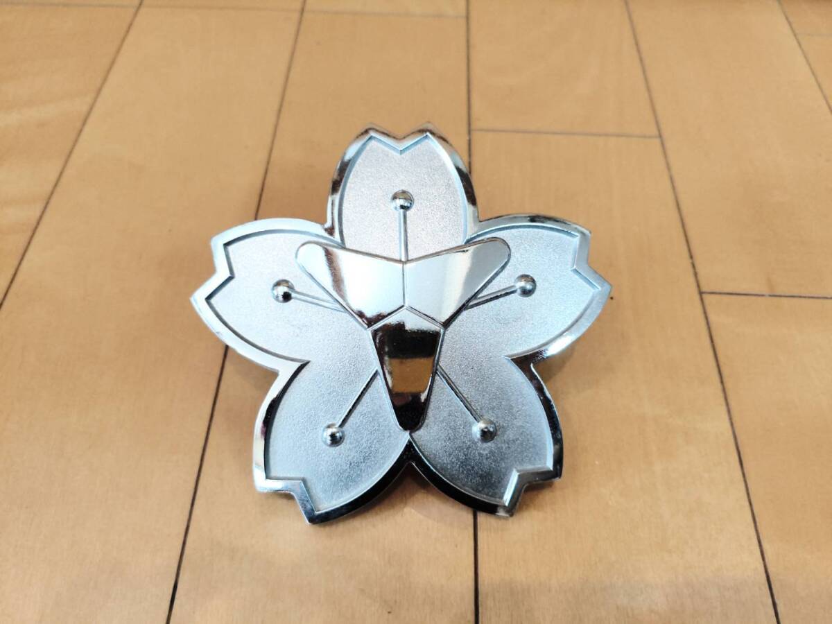 新品】☆珍品 ☆ パトカー 旭日章 グリルエンブレム 記章 桜 警察 車両 
