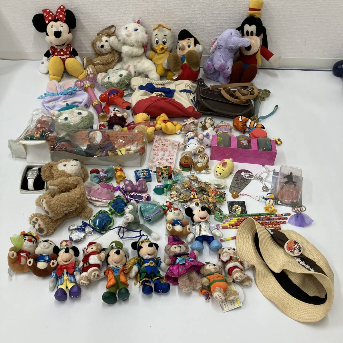☆タグ付き ミッキーマウス ミニーマウス ぬいぐるみバッジ お正月 