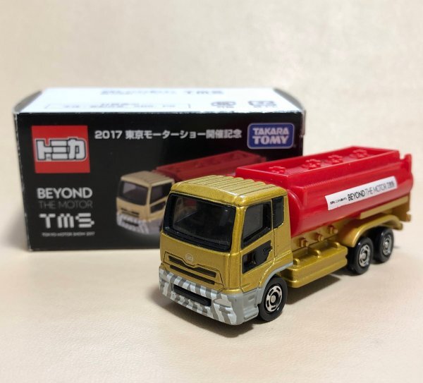 新品】【送料無料】1/100 UD トラックス クオン LEDライト付きミニカー