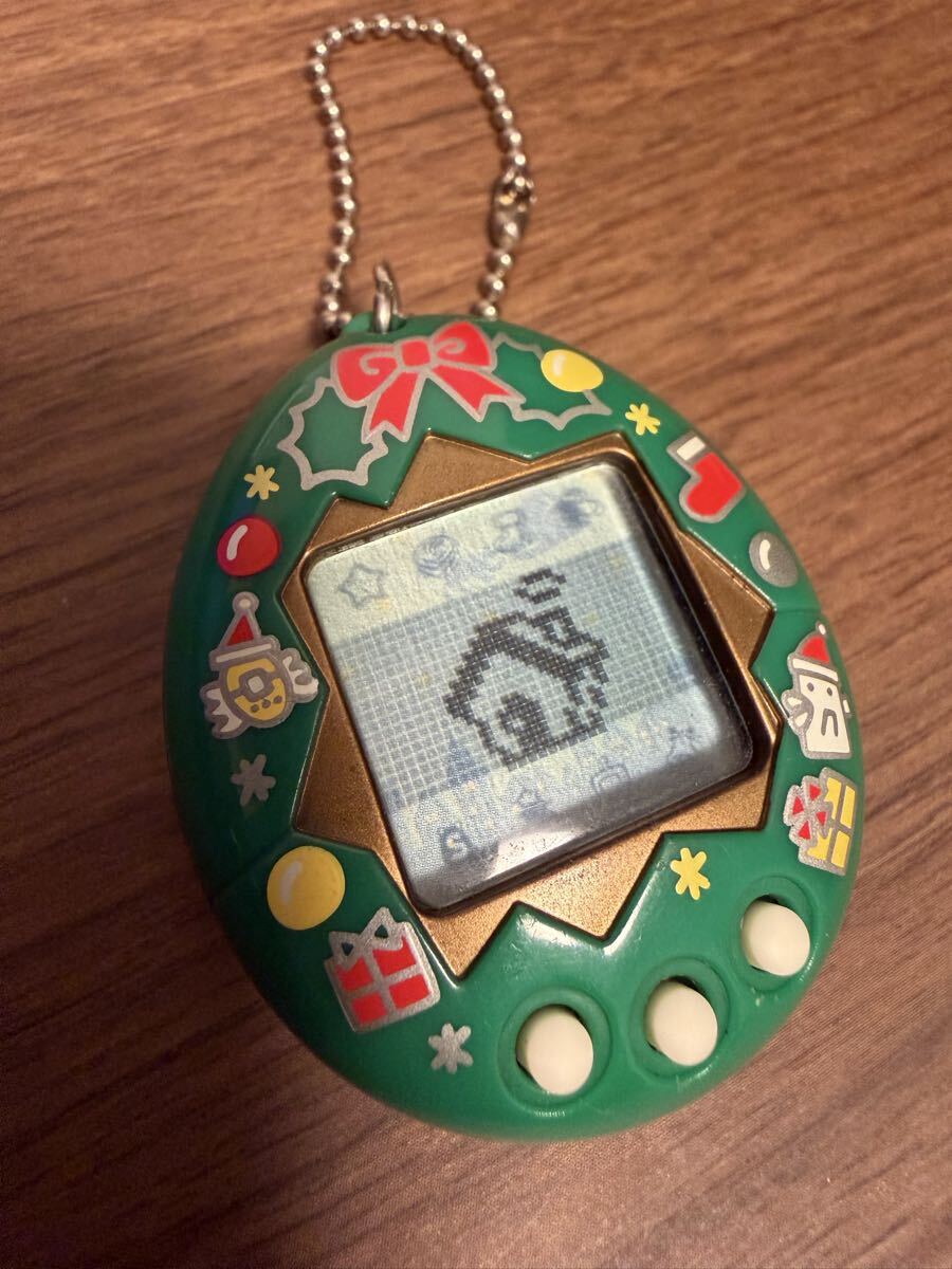 新品】新品! たまごっち クリスマスプラス 赤×緑 サンタクロっちの落札