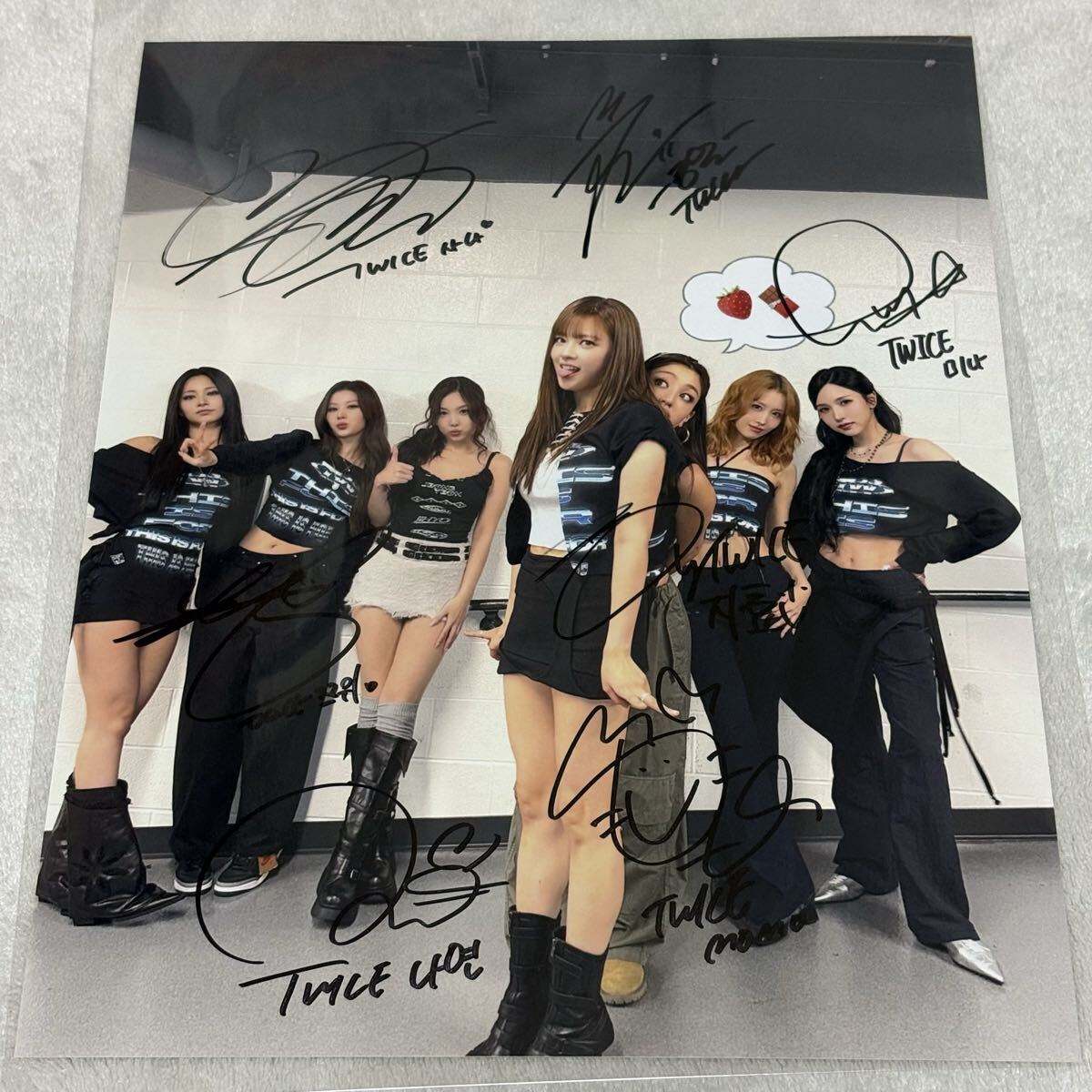 ○2Lサイズ○約127㎜×178㎜ TWICE ツウィ 直筆サイン入り写真の落札