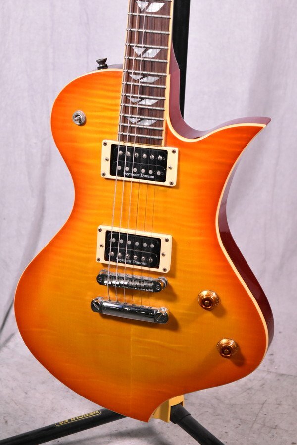 FERNANDES RAVELLE ソフトケース付き FERNANDES / RAVELLE / ソフトケース付属 / レスポールを継承した変形