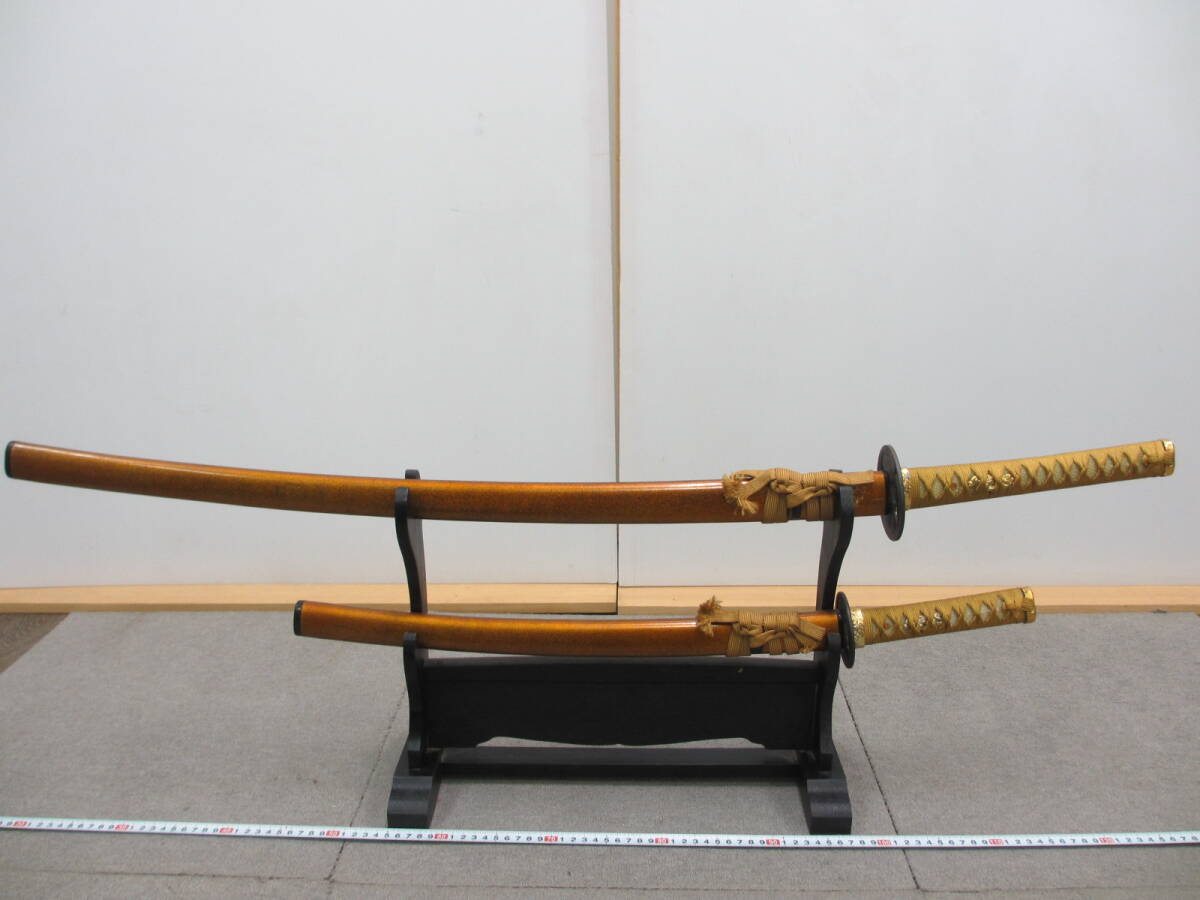 美品 高級摸造刀 互の目刃紋 梵字龍刀身彫 雲龍図金具 梨地鞘 大小拵え