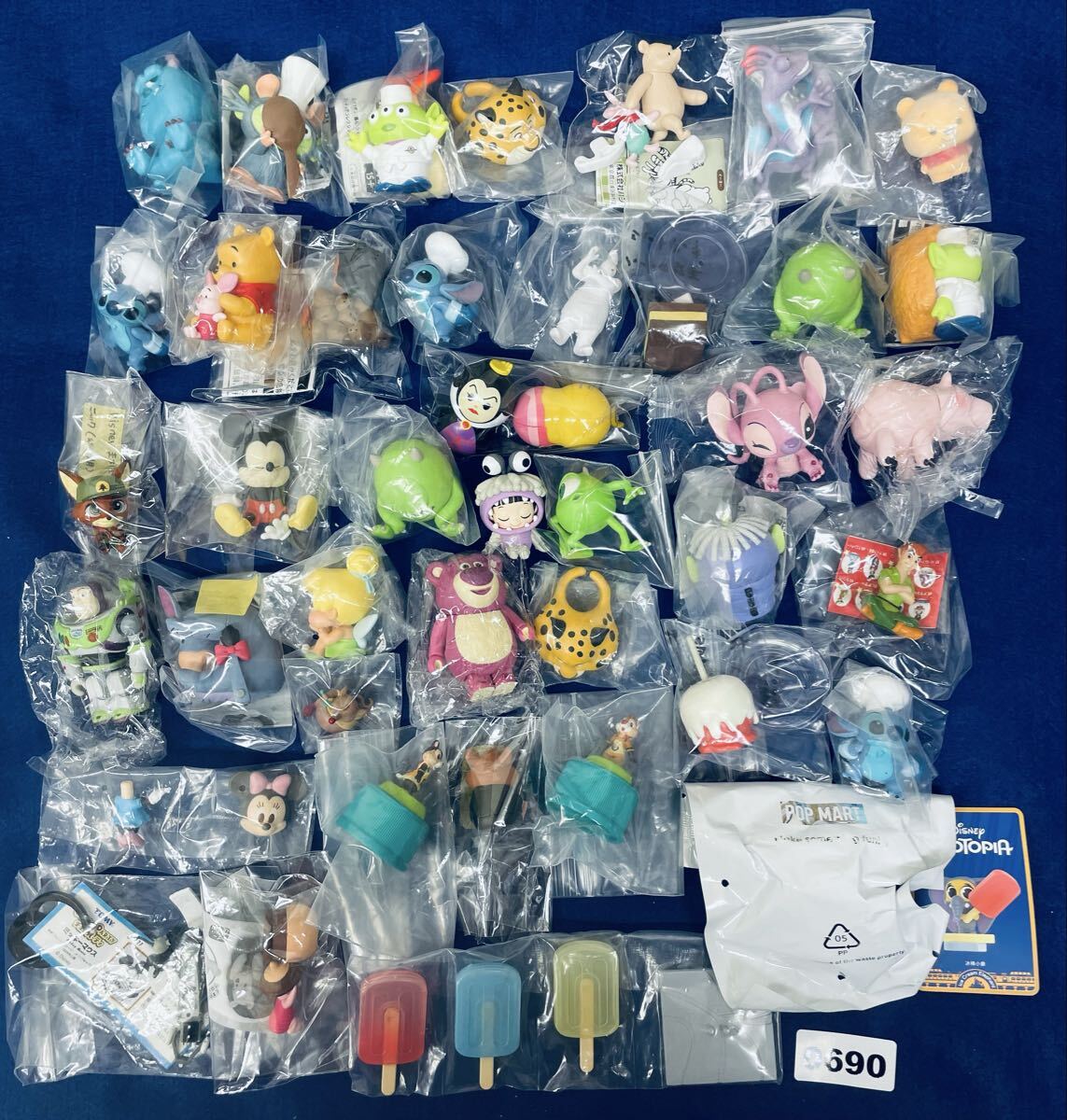 中古】モンスターズインク ミニフィギュア30体くらいケース付きの