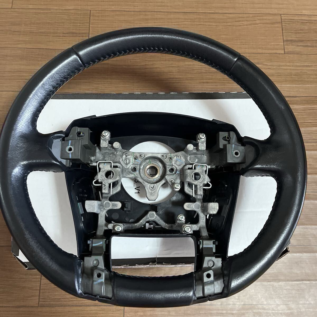 中古】ダイハツ純正MOMOレザーステアリングリモコンKIT,ホーンパッド