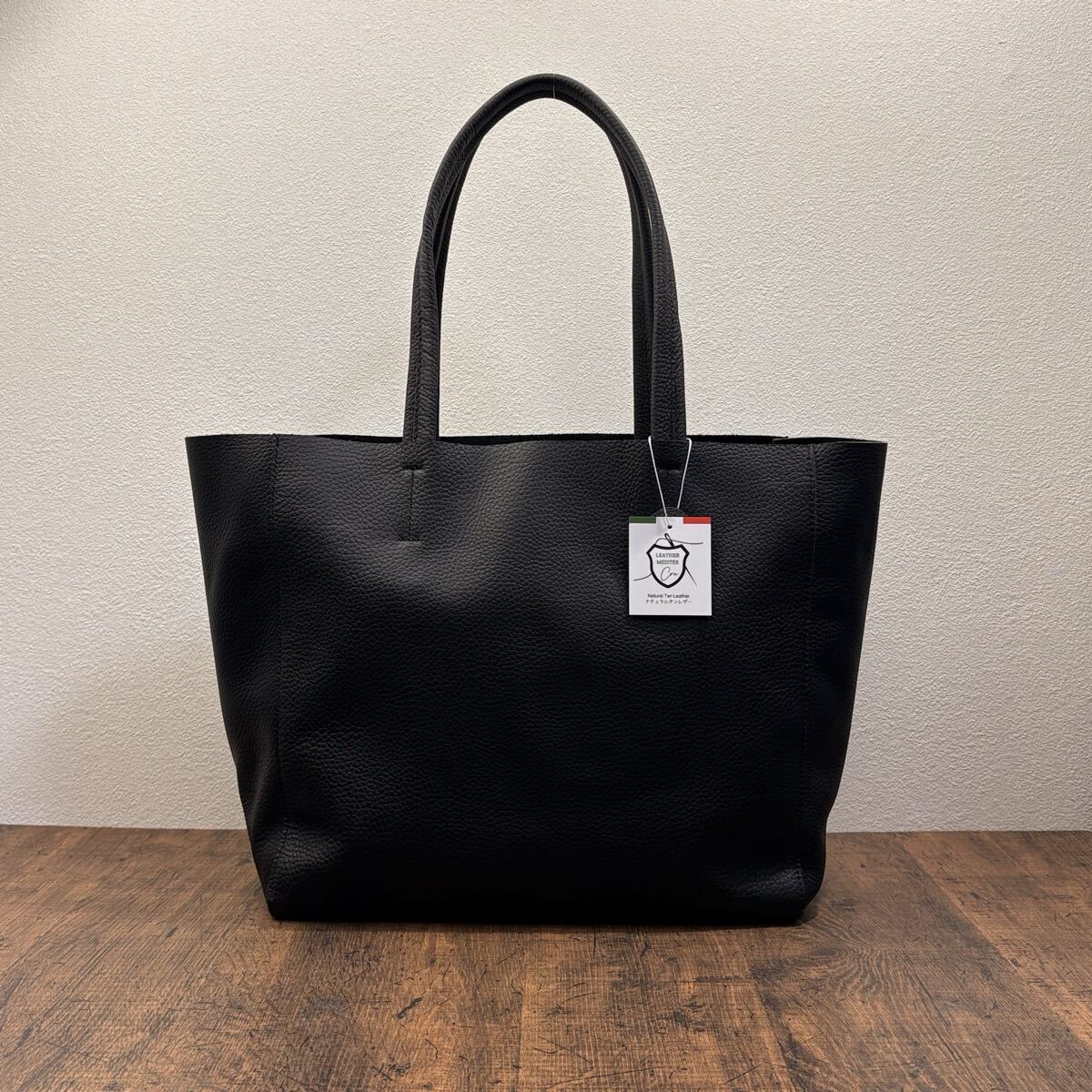 新品】ハンドメイド*手刺繍*お花とハムスター&ウサギのトートバッグ 新品】ハンドメイド*手刺繍*お花とハムスター&ウサギのトートバッグ