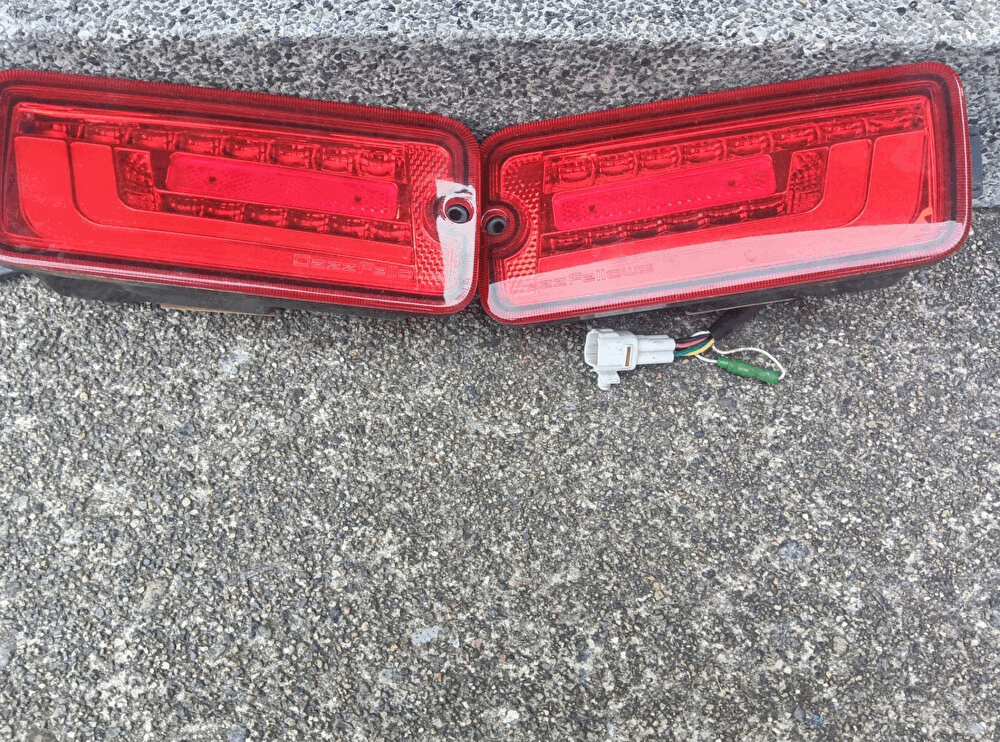 希少 ダズフェローズ LEDテールランプ 80系 ノア/ヴォクシー