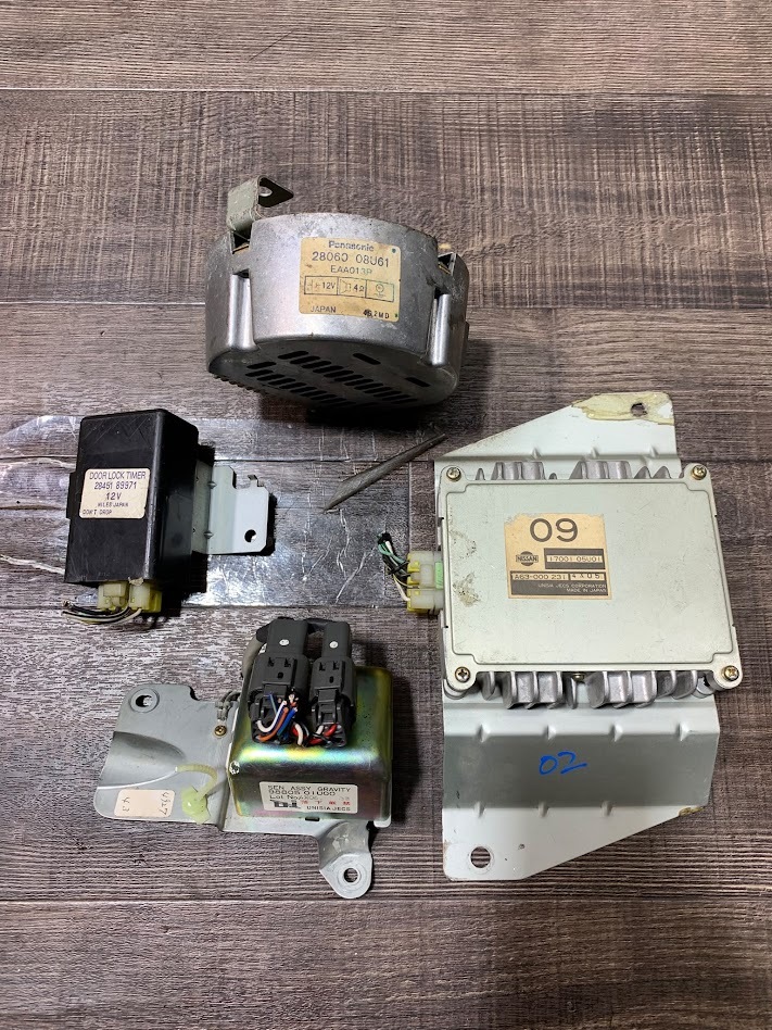 DR30 スカイライン ターボ 燃料ポンプモジュール モジュレーター 中古 DR30 スカイライン ターボ 燃料ポンプモジュール モジュレーター 中古