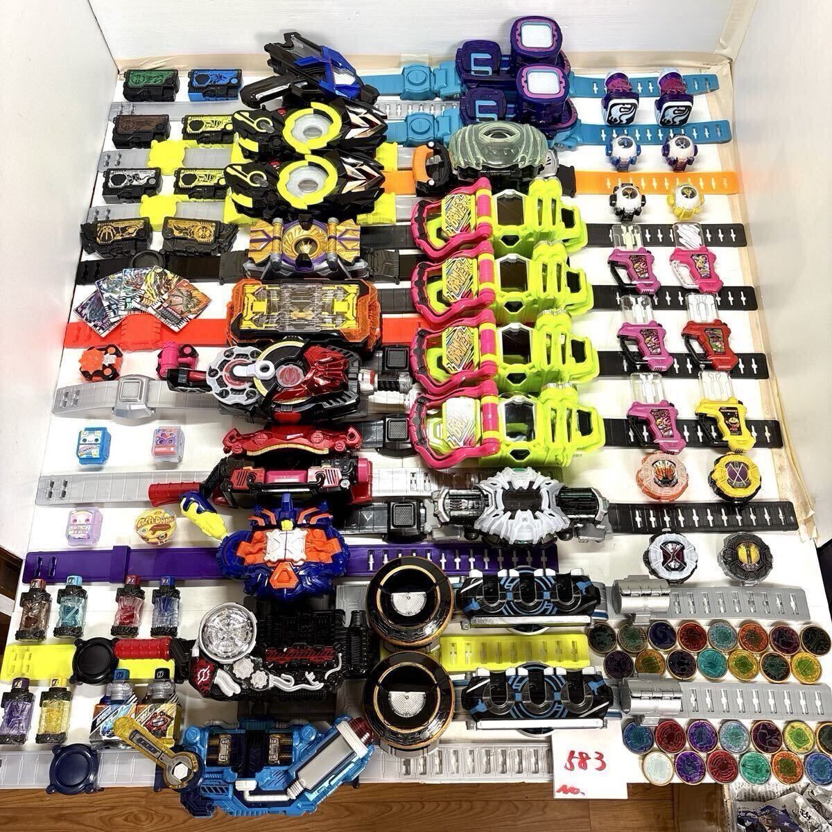 新品】未使用 滅亡迅雷.net写真集～家族の肖像～ 仮面ライダーゼロワン
