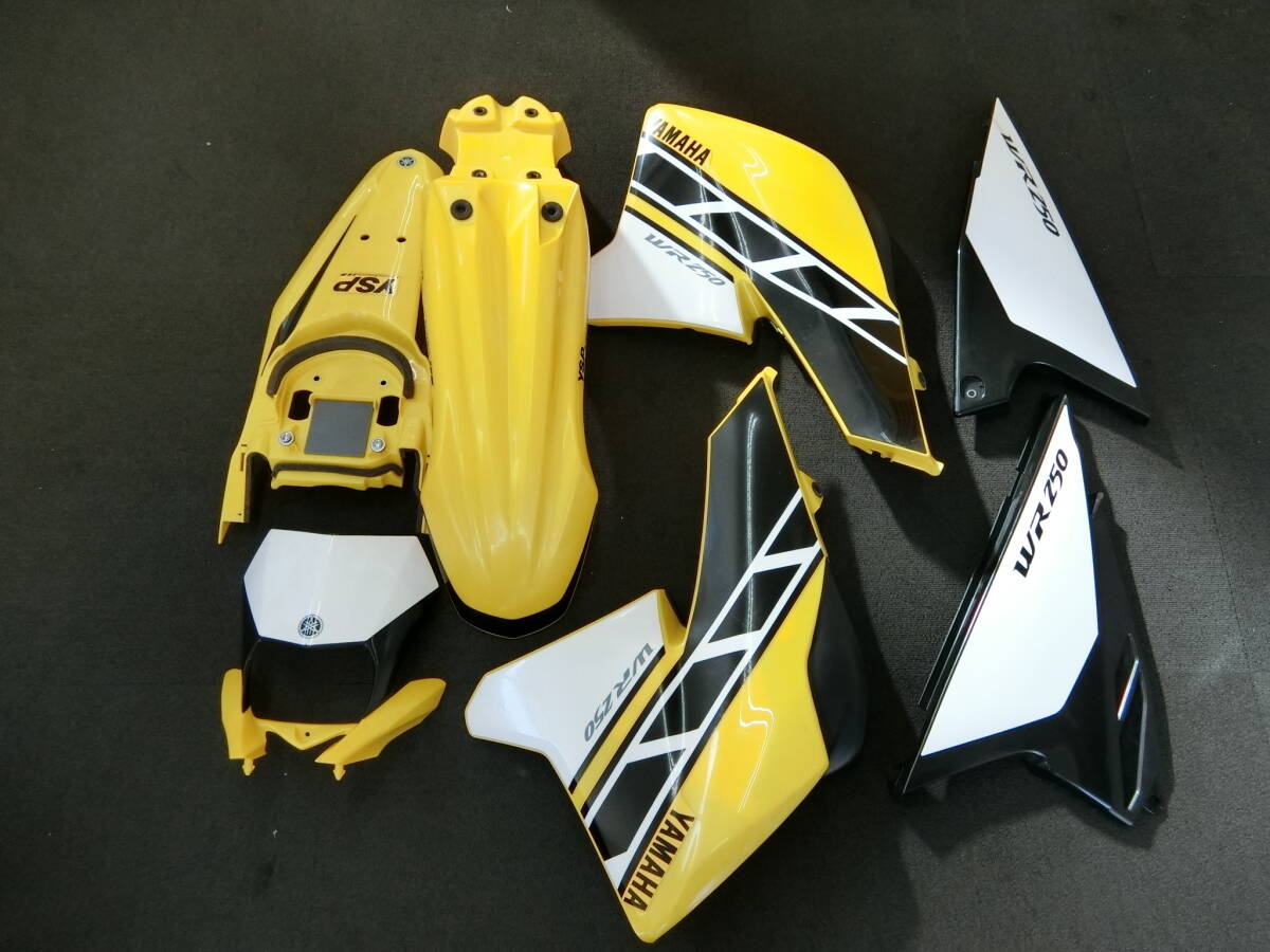 ◎TW200 タンクカバー（モトショップ五郎 FRP 白ゲル ステー付き TW