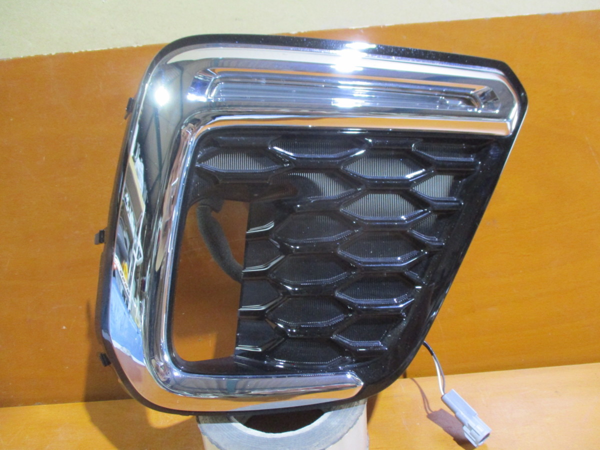 即決 フォレスター SK9 LED 右フォグカバー 純正オプション H4517SJ001