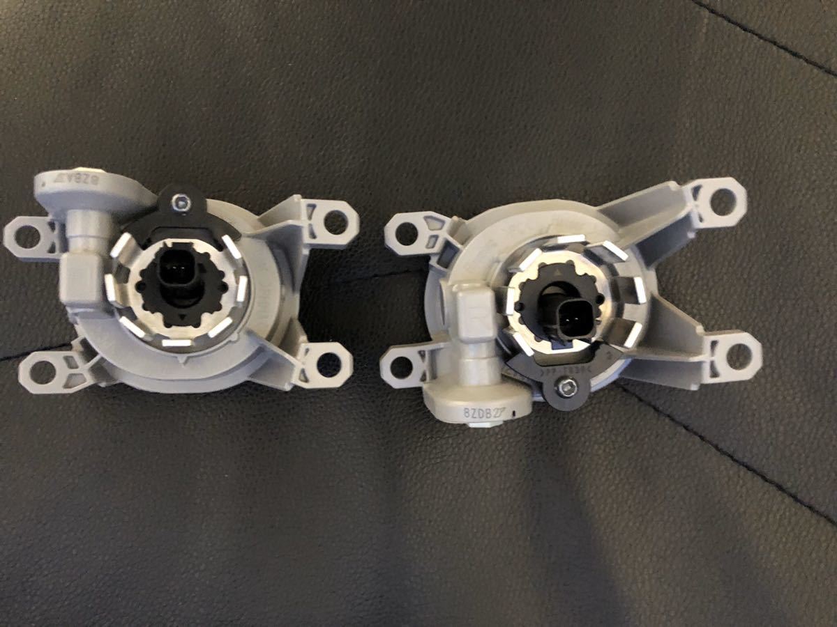 新車外し トヨタ純LEDフォグランプ KOITOコイト12-611 TA2340
