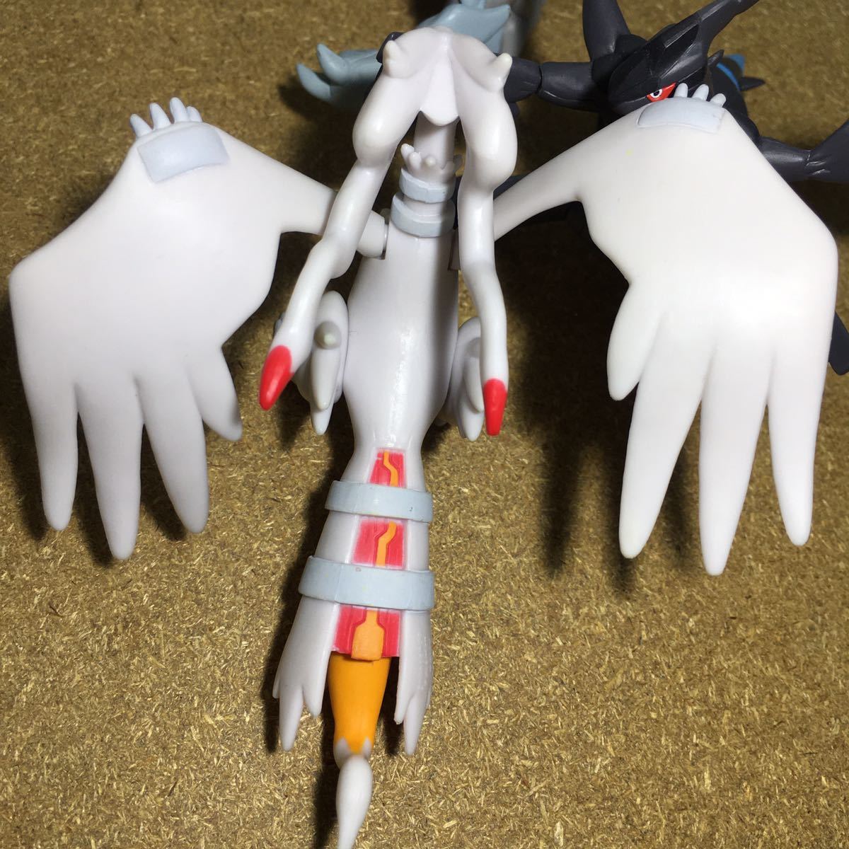 モンスターコレクション ゼクロム HP.19 レシラム HP.20 フィギュア