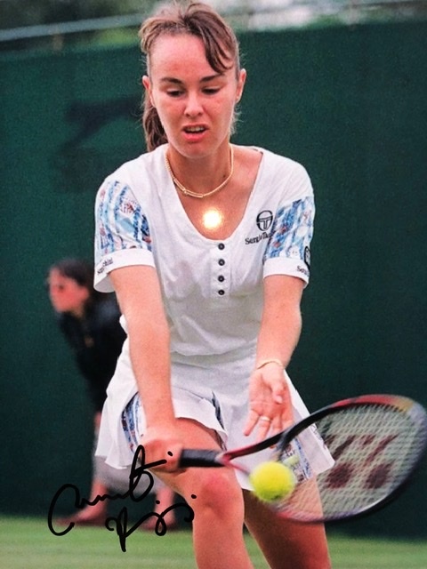 マルチナ・ヒンギス直筆サイン入り2Lサイズ写真…スイスプロテニスプレー