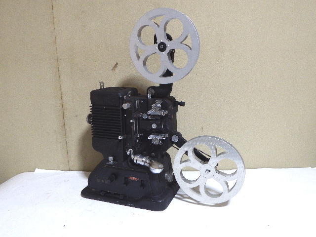 映写機　映写室　備品　骨董品 330px-