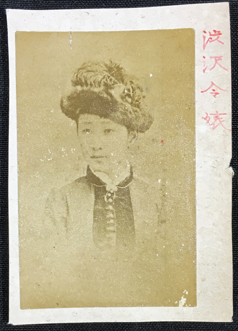 明治期鶏卵紙古写真51 渋沢令嬢 渋沢栄一の娘 詳細未確認 洋装 ドレス姿 美人 の落札情報詳細 ヤフオク落札価格情報 オークフリー スマートフォン版
