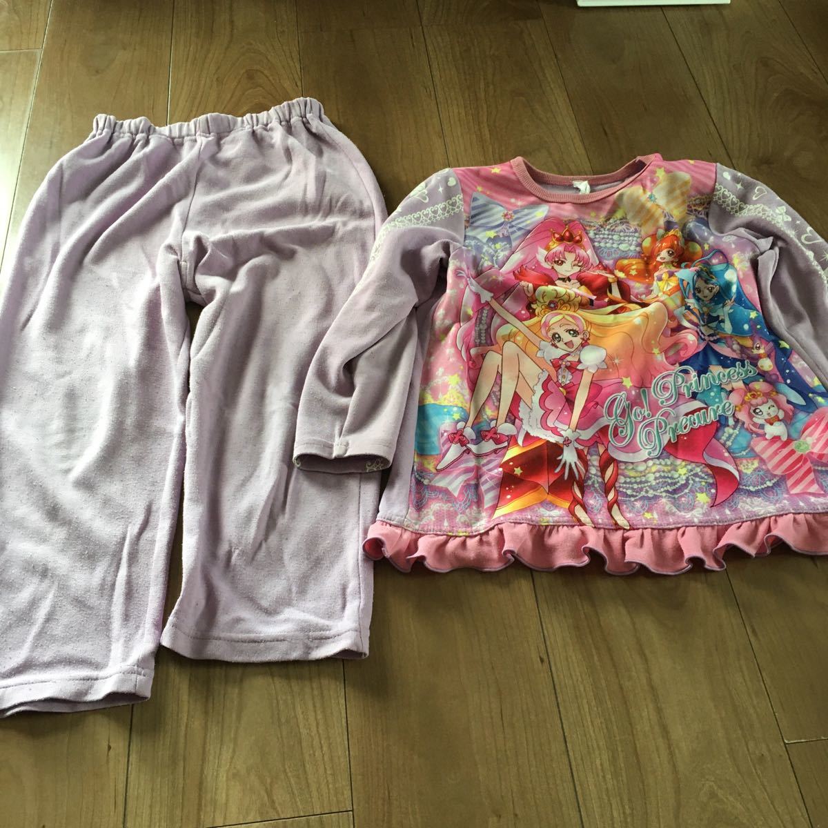 Go プリンセスプリキュア キッズ サイズ1 長袖 パジャマ セットアップ 光るパジャマ の落札情報詳細 ヤフオク落札価格情報 オークフリー スマートフォン版